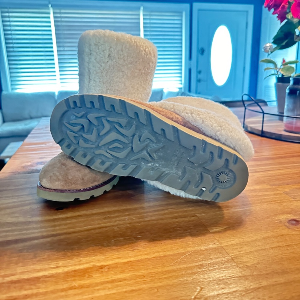UGG Boots - Picture 3 of 4